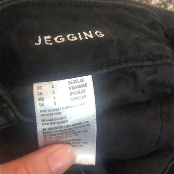 AMERICAN EAGLE ✨ black distressed jeggings - Picture 4 of 5